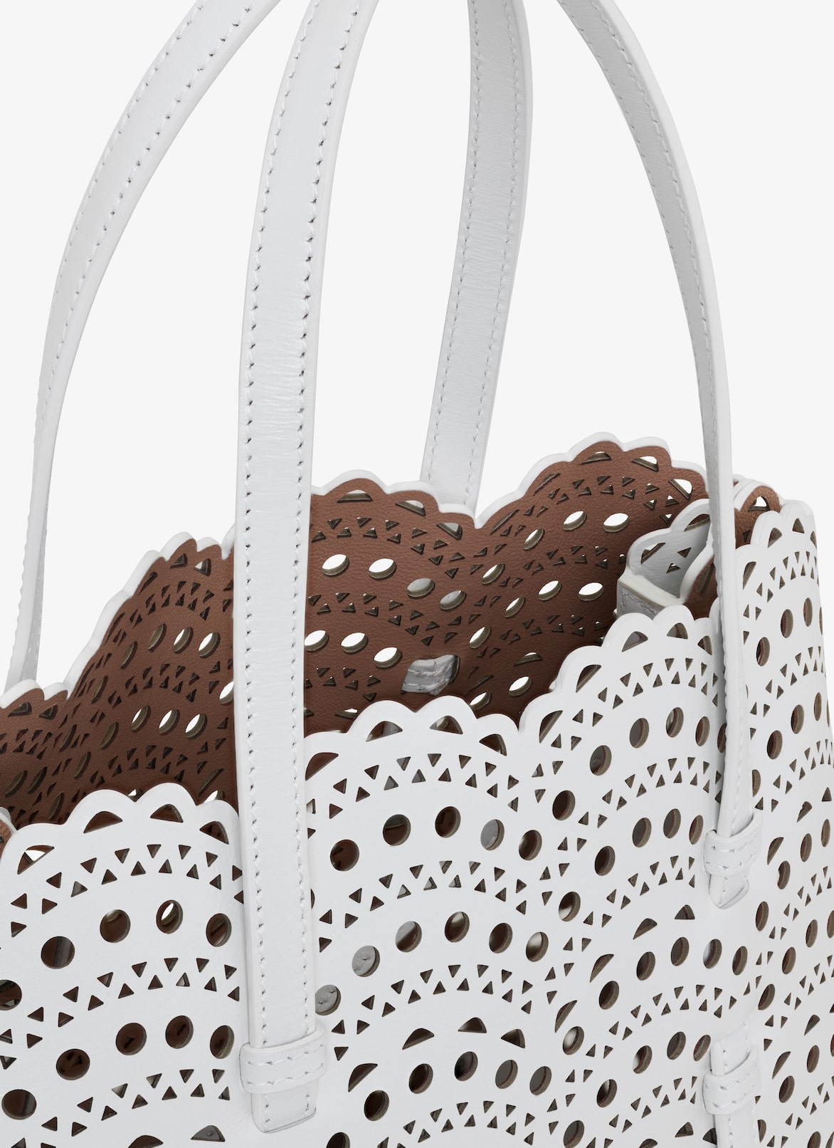 MINA 25 BAG IN VIENNE WAVE CALFSKIN ALAÏA OPTIC WHITE MINA 25 BAG IN VIENNE WAVE CALFSKIN